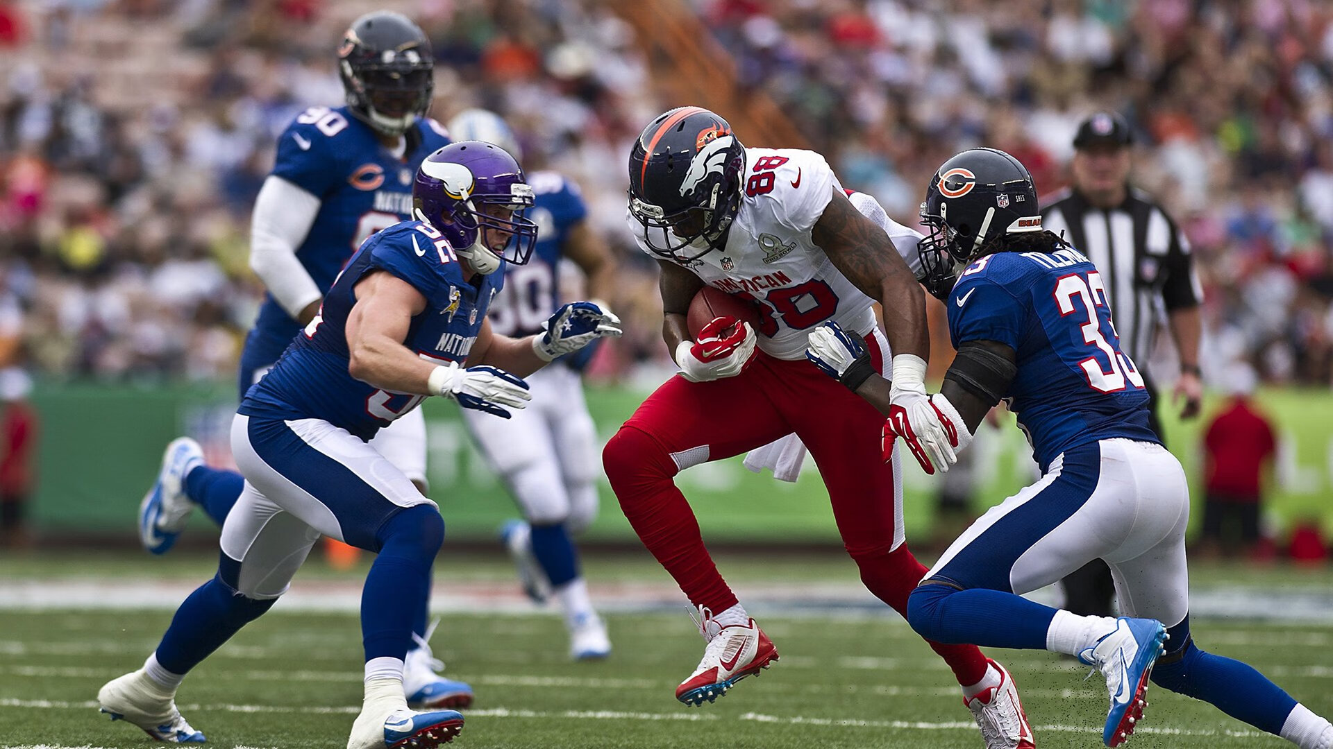 “泥浆狂潮：越野赛段的生死较量”，泥浆大赛视频